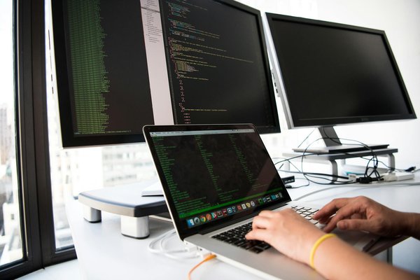 Comment configurer un réseau de stockage NAS pour un usage domestique?