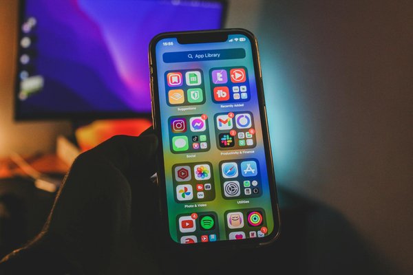 Comment utiliser un smartphone pour suivre en temps réel les indices de pollution atmosphérique?