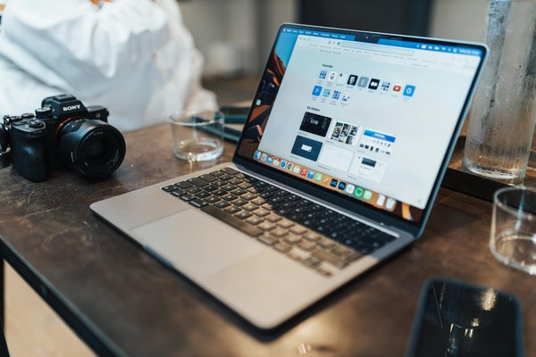 Quels sont les défis de la mise en place d'un système de gestion des identités numériques dans les environnements de cloud hybride?