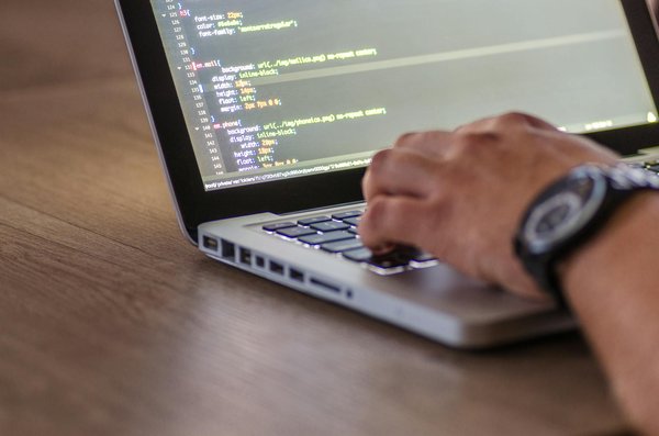 Quelles sont les meilleures pratiques pour le marketing digital dans le secteur des services de traduction en ligne?