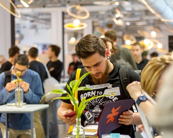 Comment les outils d'analyse de données peuvent-ils être utilisés pour prévenir les fraudes dans les transactions financières?