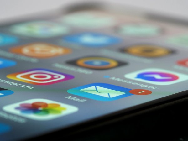 Comment activer les alertes de sécurité pour les transactions en ligne sur un Google Pixel 6?