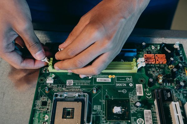 Comment les entreprises peuvent-elles utiliser les technologies de machine learning pour améliorer la gestion des systèmes d'information?